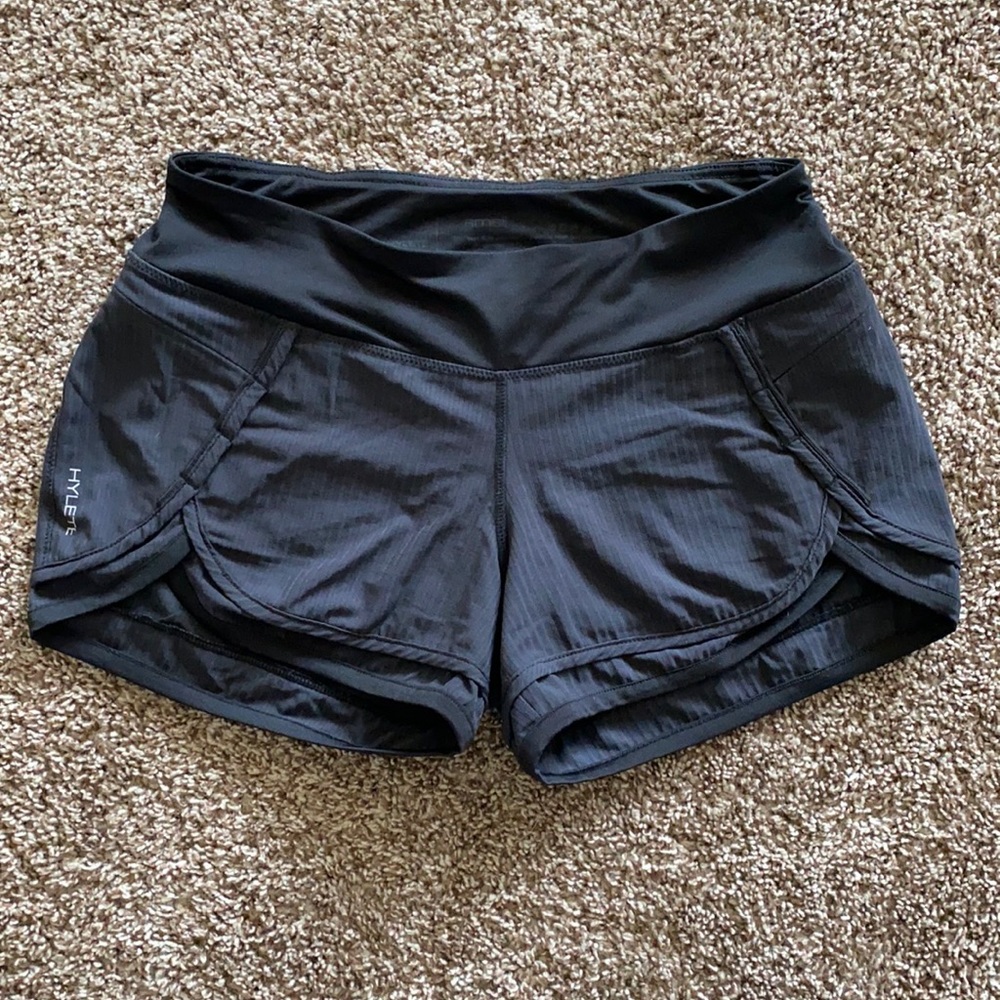 Hylete Women’s Iris Scallop Shorts. Black. Size Small.